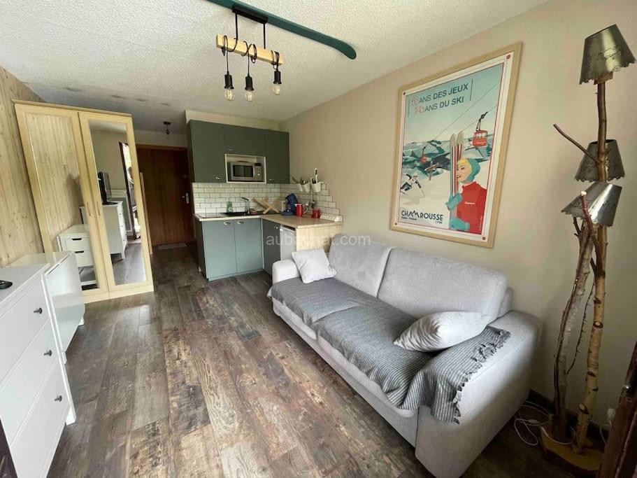 Photo de Studio refait à neuf avec balcon - Famille - Parking couvert