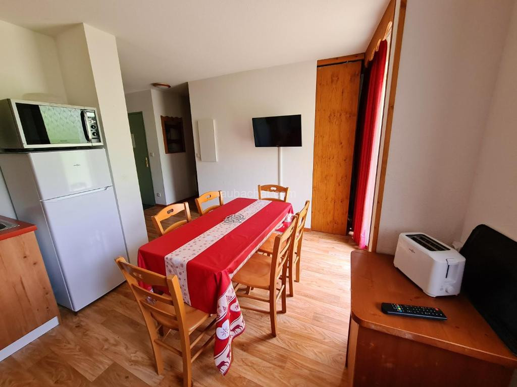 Appartement chaleureux à Chamrousse, 42 m², parking inclus