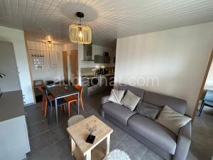 L Évidence, 4 à 5 couchages, 1 chambre, cellier, Meublé de Tourisme 3 étoiles, vue dégagée, parking gratuit à Chamrousse