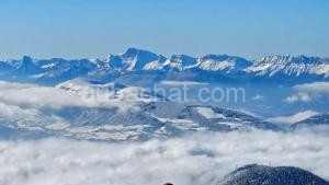 Appartement pieds des pistes, 6p, piscine ouverte pendant l'ouverture de la station, vue imprenable, Chamrousse à Chamrousse
