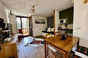 Photo de la Maisons de vacances The Edelweiss- Renovated studio for 4 people! à Chamrousse